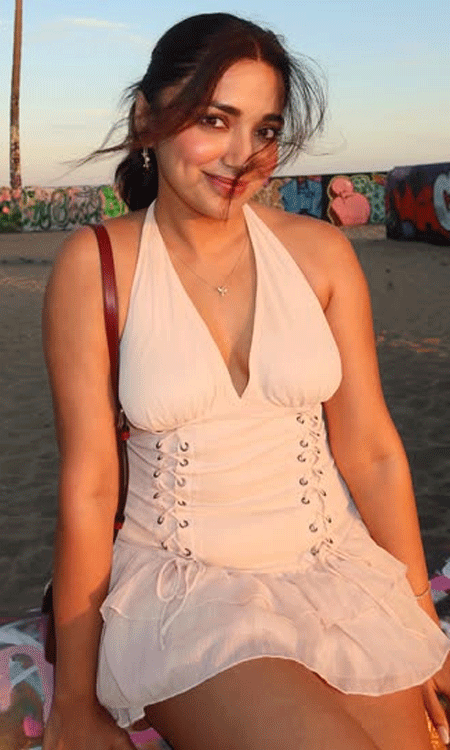 Jiyaa Shankar’s Sunset Glow: From Telugu Debut to Tamil Triumph
