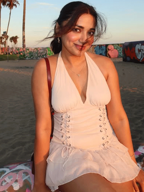 Jiyaa Shankar’s Sunset Glow: From Telugu Debut to Tamil Triumph