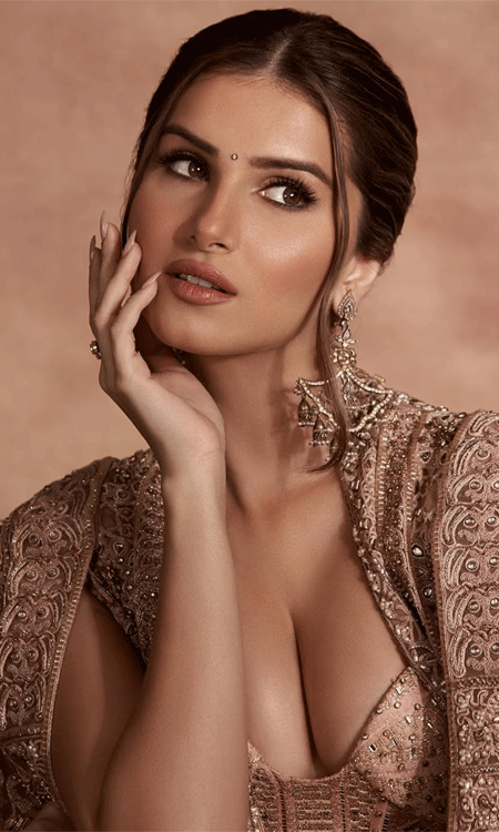 Tara Sutaria’s Timeless Elegance: From Debut to Bollywood Stardom
