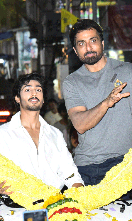 Anakapalli Movie Pre-Release Event: Team Gears Up for a Grand Celebration Set-1