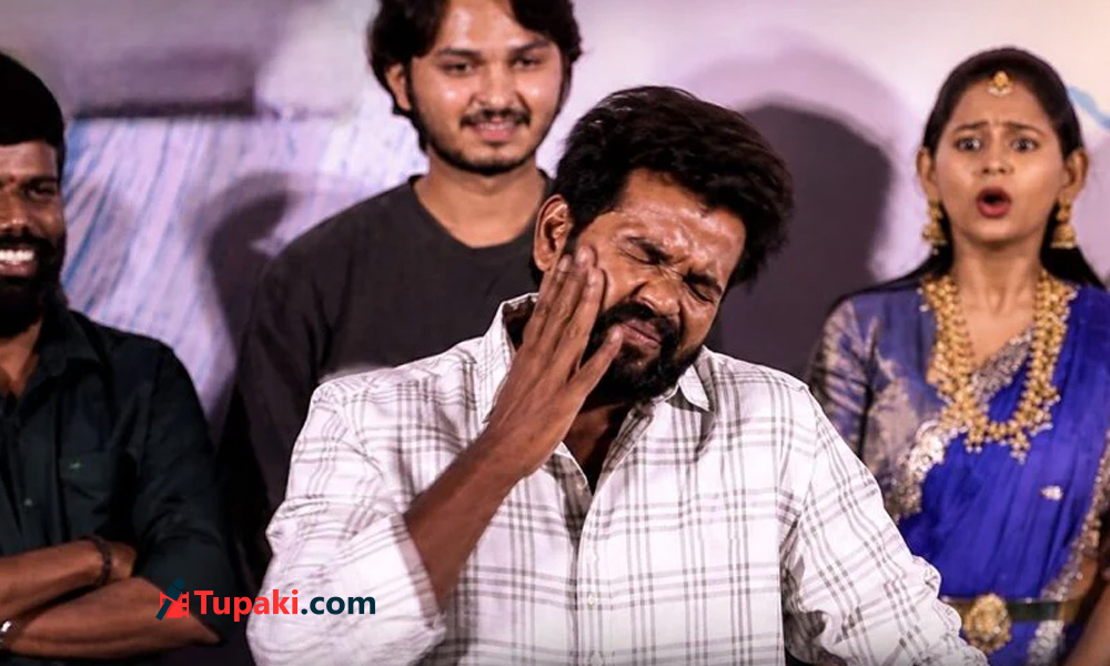 Actor Slaps Himself on Stage, Leaves Film Team Shocked