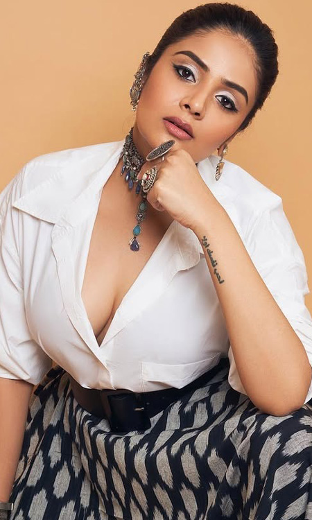Sreemukhis Stylish Transformation: From TV Anchor to Tollywood Actress