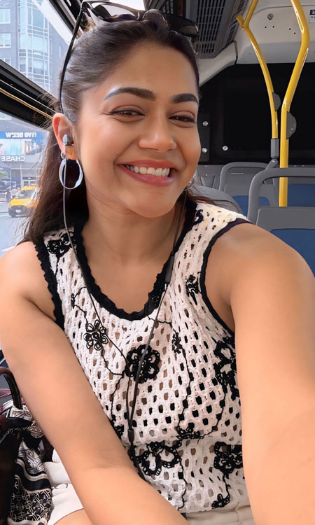 Payal Radhakrishnas New York City Bus Selfie Wins Hearts