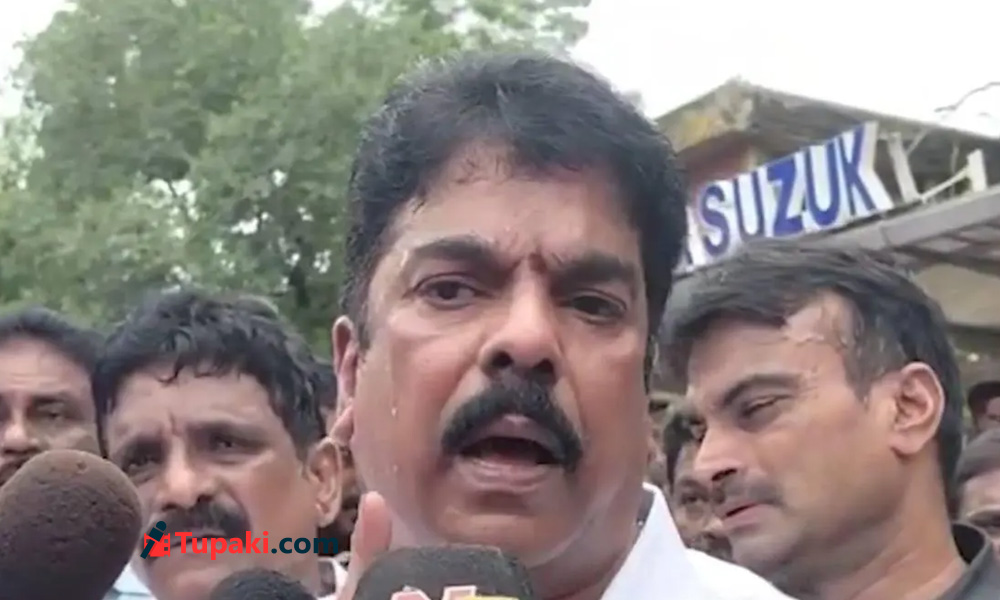 బిగ్ బ్రేకింగ్.. విజయవాడలో టెన్షన్ టెన్షన్.. టీడీపీ Vs వైసీపీ బాహాబాహీ బిగ్ బ్రేకింగ్.. విజయవాడలో టెన్షన్ టెన్షన్.. టీడీపీ Vs వైసీపీ బాహాబాహీ