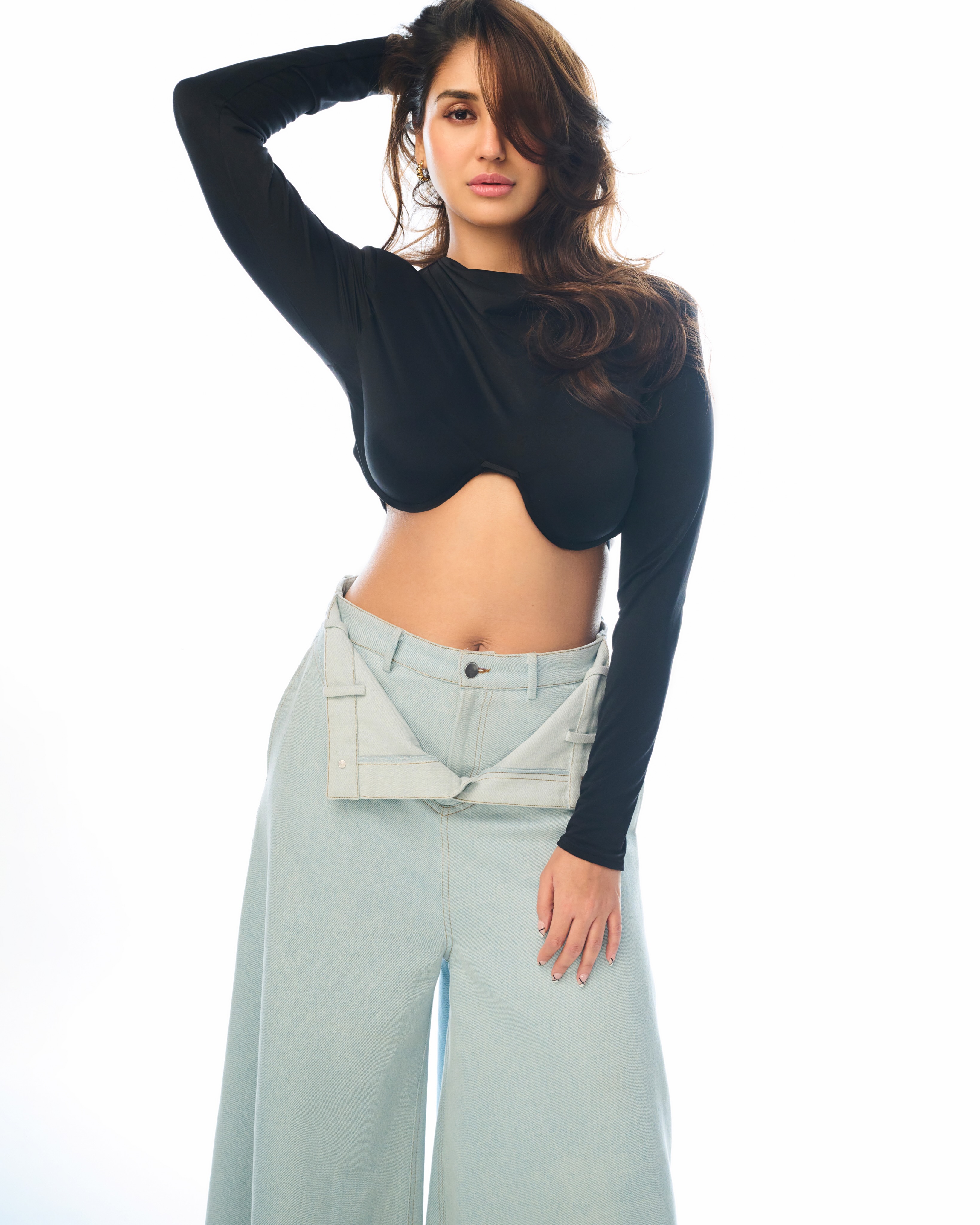 Nikita Dutta Stuns In Chic Black Top Nikita Dutta Stuns In Chic Black Top