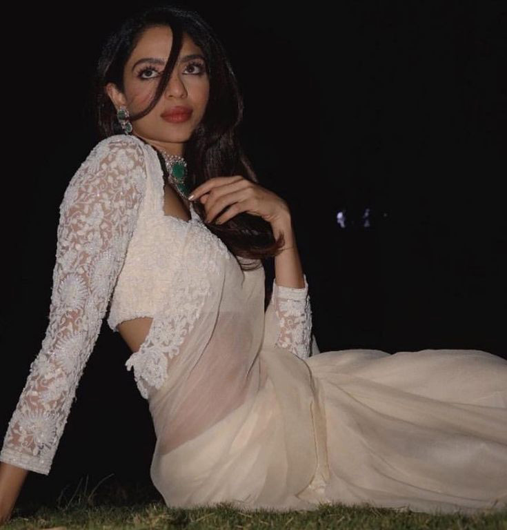 Sobhita Dhulipala Glamorous Transformation: Fashion Icon And Versatile Performer