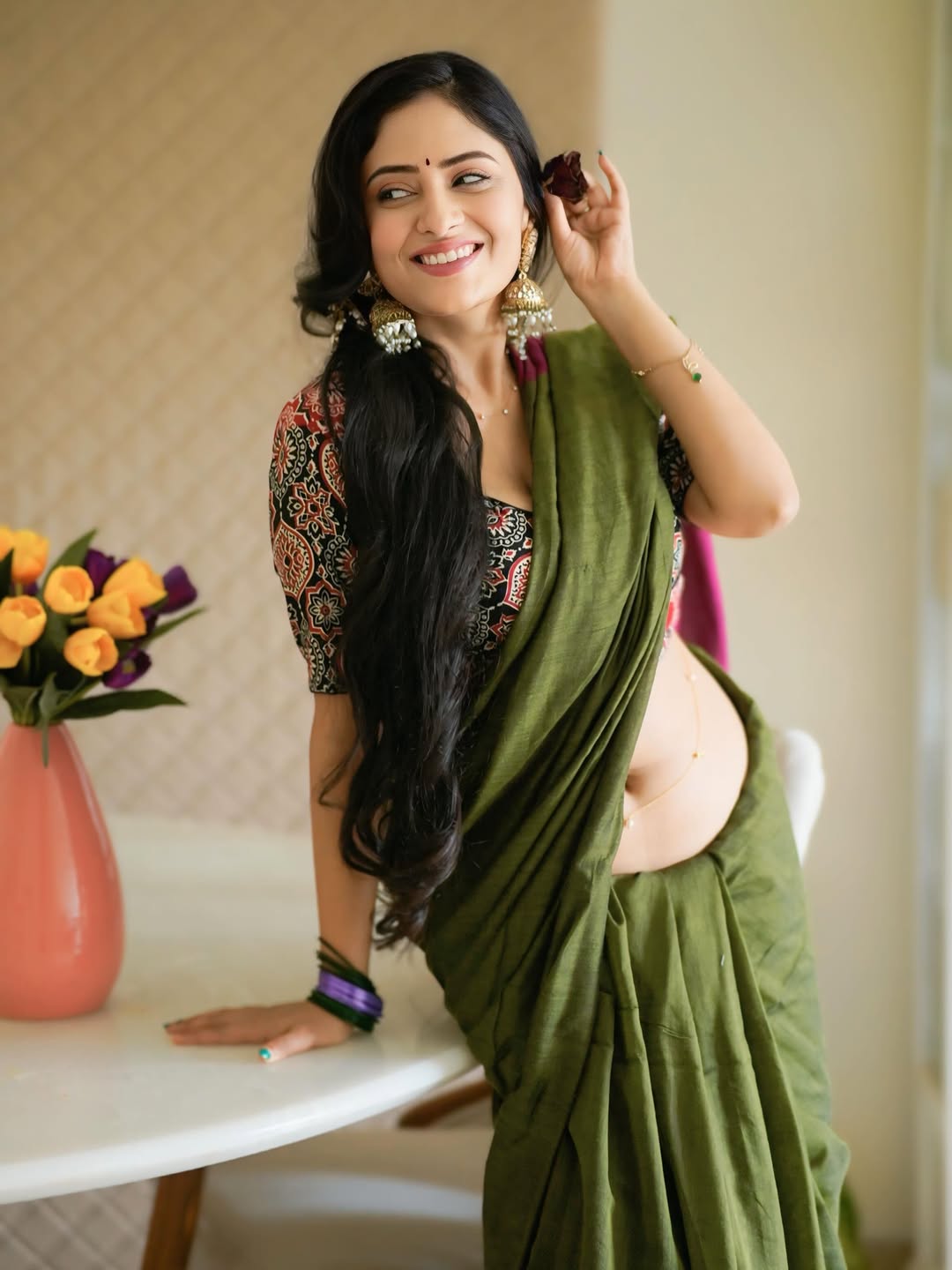 Sanya Thakur Stuns in Olive Green Saree with Traditional Elegance and Glamour Sanya Thakur Stuns in Olive Green Saree with Traditional Elegance and Glamour