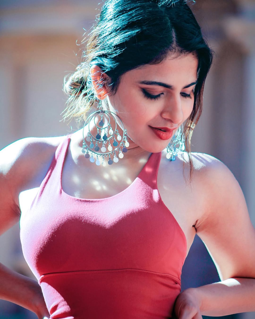 Iswarya Menon Stuns in Pink Crop Top Look with Heritage Backdrop Elegance