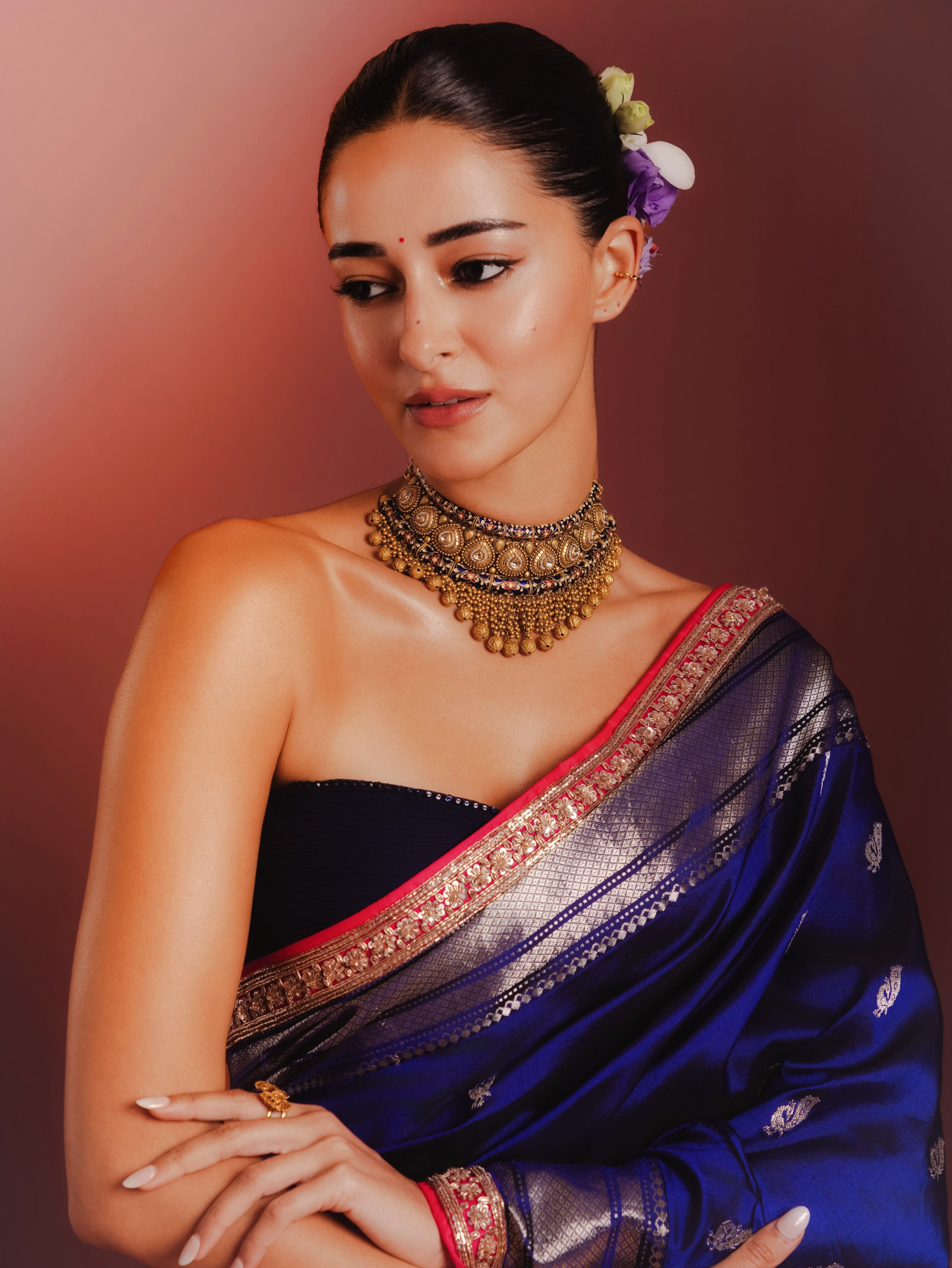 Ananya Panday Stuns in a Royal Navy Blue Saree at Filmfare Marathi Awards 2026