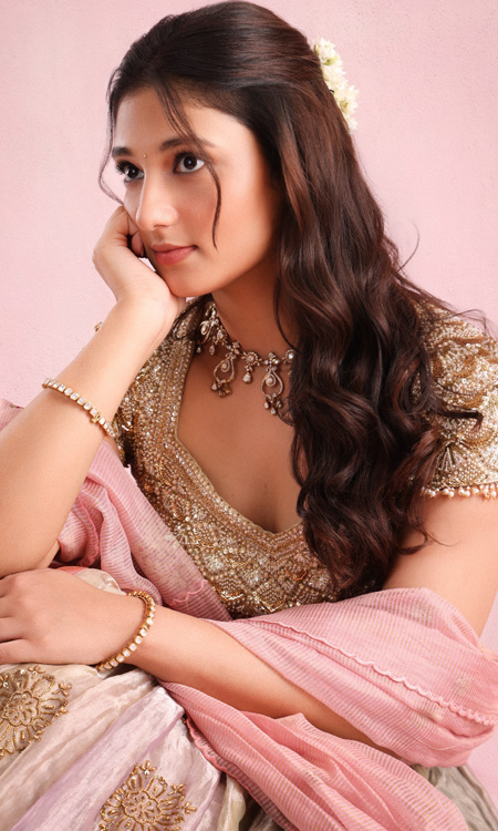 Ritika Nayak’s Festive Glamour in Elegant Ethnic Look Wins Hearts Online
