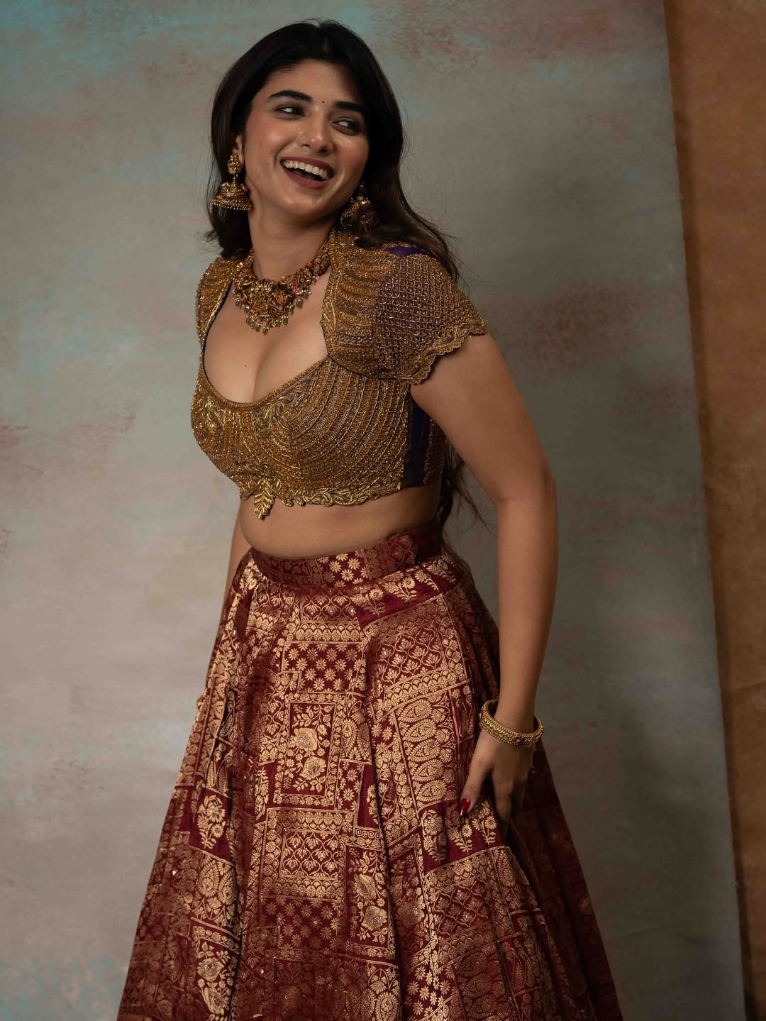 Pragya Nagra Looks Regal in Traditional Attire