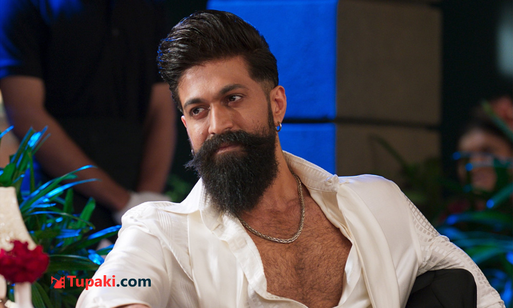 టాక్సిక్ హిట్ అయితే గేమ్ చేంజ్.. కొత్త ట్రెండ్ స్టార్ట్? టాక్సిక్ హిట్ అయితే గేమ్ చేంజ్.. కొత్త ట్రెండ్ స్టార్ట్?