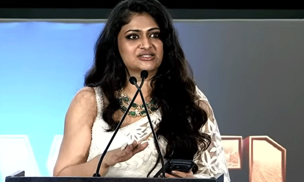 టాక్సిక్ ట్రైల‌ర్ లాంచ్: గీతూ మోహన్‌దాస్ ఎమోషనల్ స్పీచ్