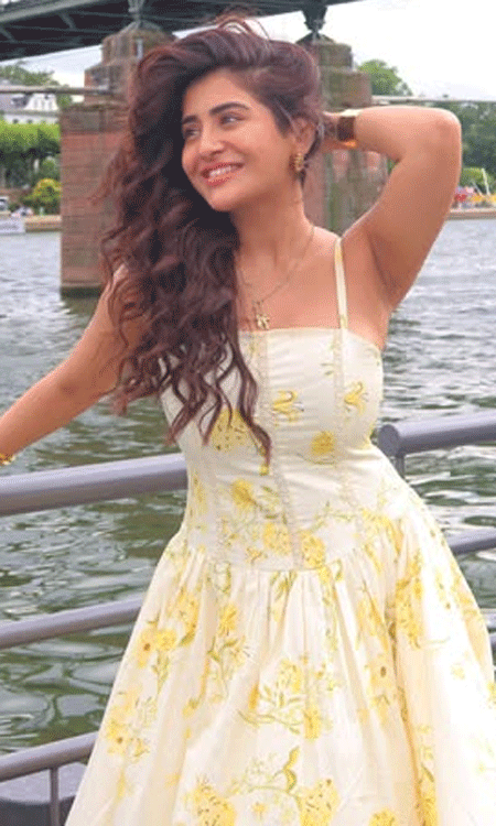 Rashi Singh’s Frankfurt Glow: Travel Diaries of a Telugu Star
