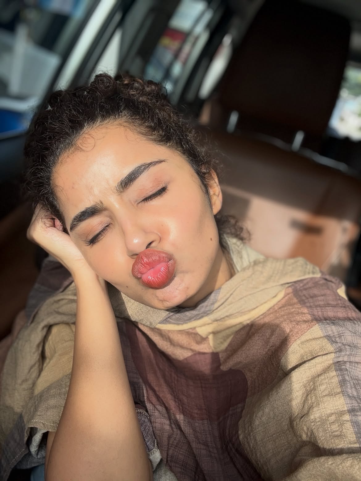 Anupamas Adorable Selfie Captures Her Natural Beauty