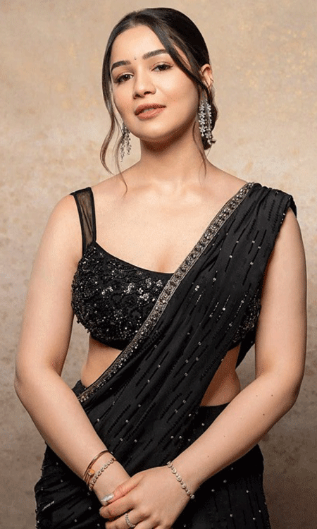 Sara Tendulkar Stuns in Elegant Black Sequin Saree