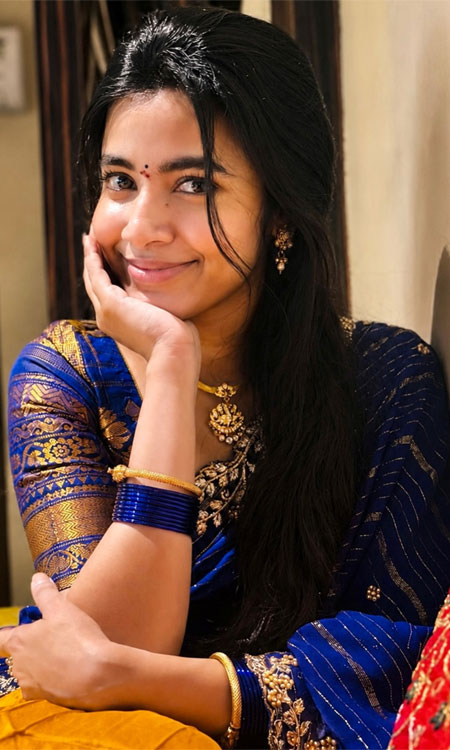 Shivani Nagaram Radiates Traditional Royalty in Royal Blue Saree