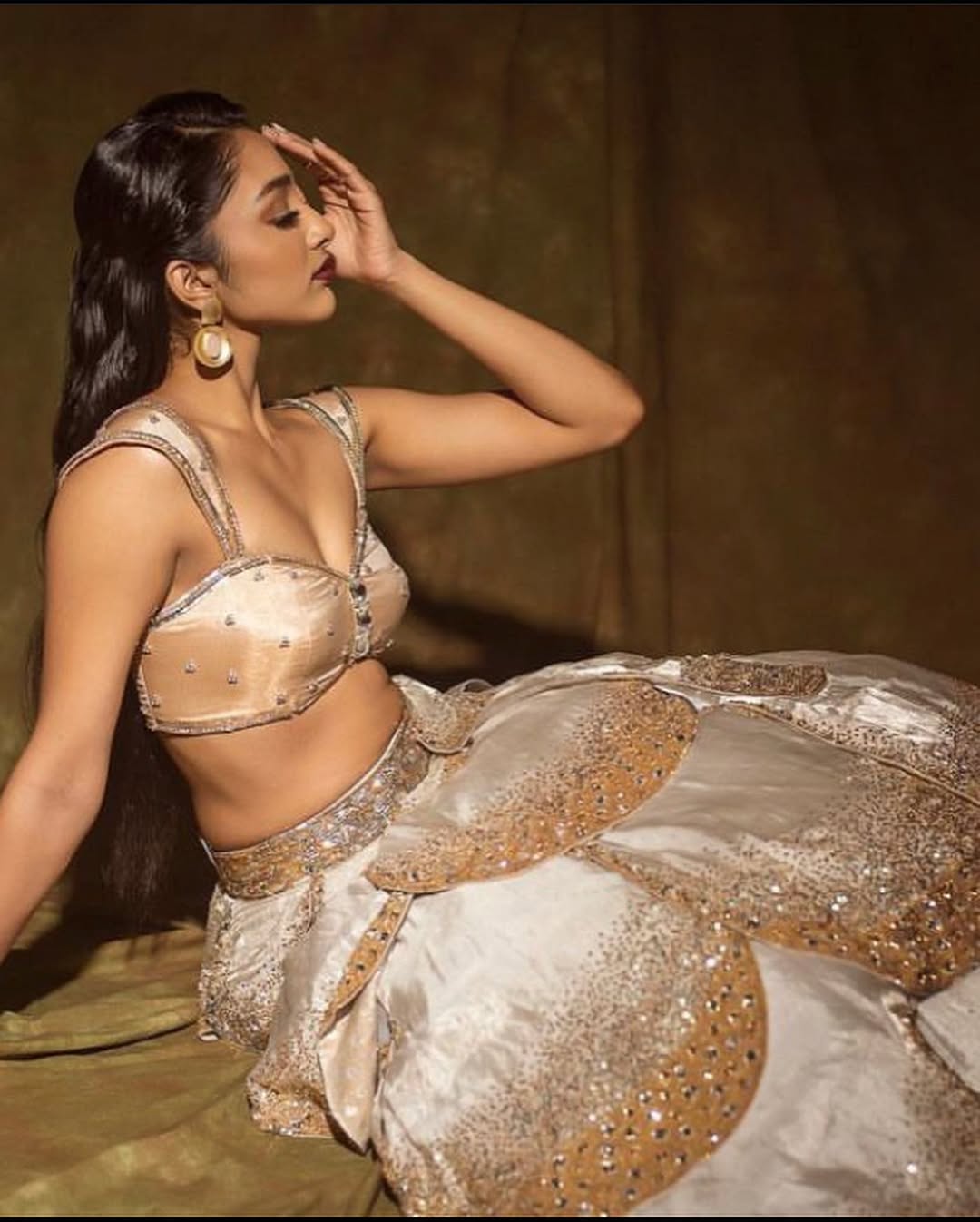 Preity Mukhundhan Looks Ethereal in Gorgeous Gold-Embellished Lehenga