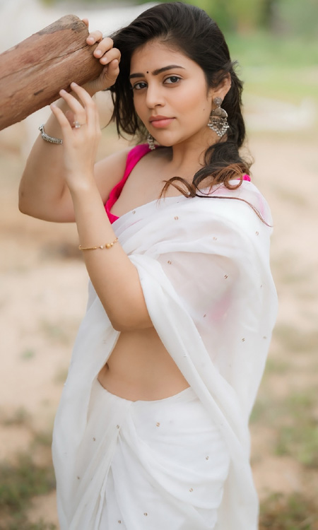 Bandhavi Sridhar Radiates Grace in Stunning Traditional Saree Look