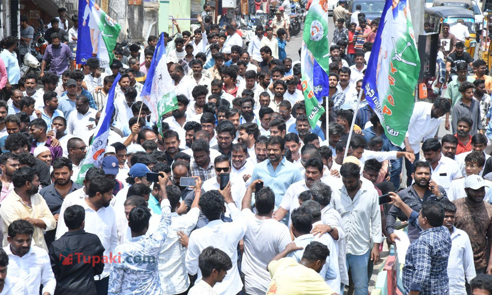 వైసీపీ ప్రోగ్రాం సక్సెస్...కానీ వాళ్ళు రాలేదు !