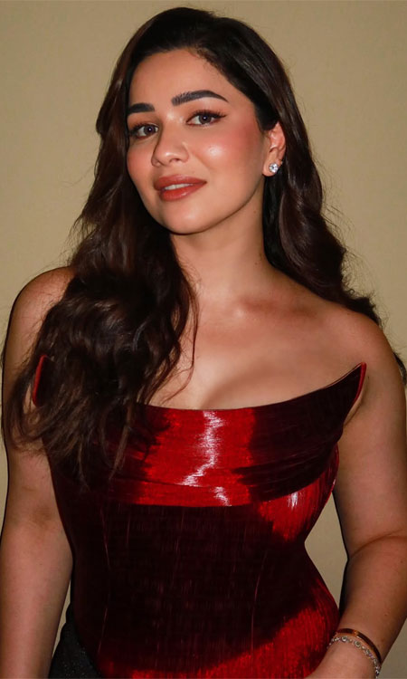 Sara Tendulkar Stuns in Metallic Couture and Soft Glam