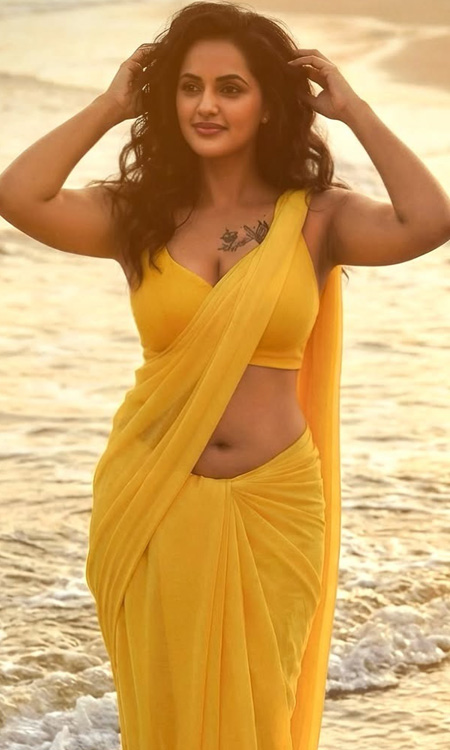 Jyothi Rai Looks Radiant in a Gorgeous Yellow Saree at Sunset
