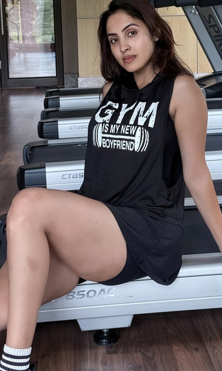Priyanka Kholgade Sets Fitness Goals With Her Powerful Gym Look