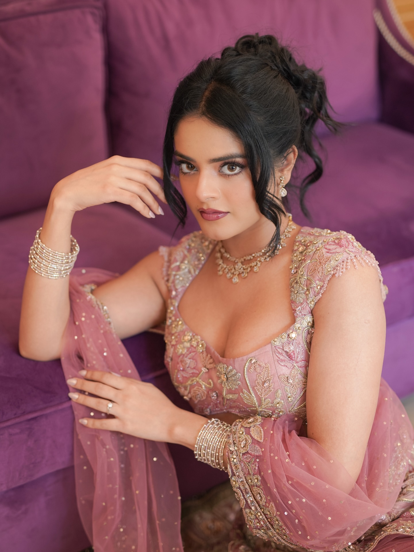 Riddhi Kumar Dazzles in Intricate Pink Lehenga