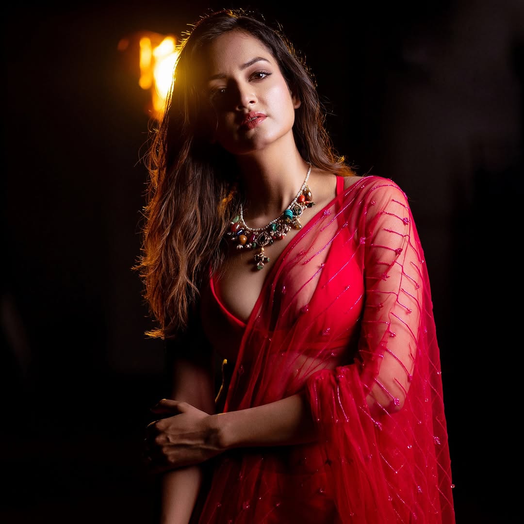 Shanvi Srivastava Stuns in a Mesmerizing Red Saree Look
