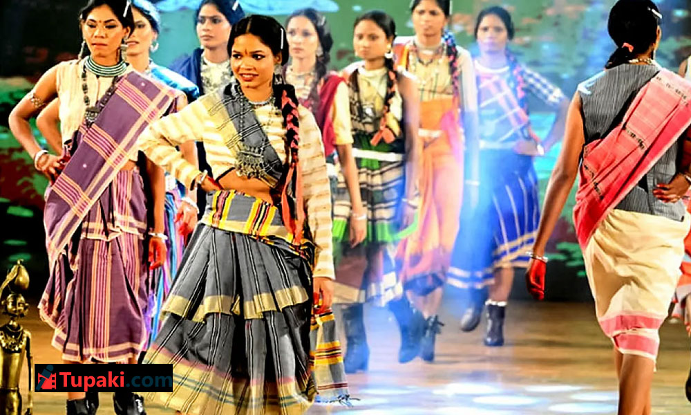 మాజీ మావోయిస్టుల రాంప్ వాక్.. వీడియోలు వైరల్