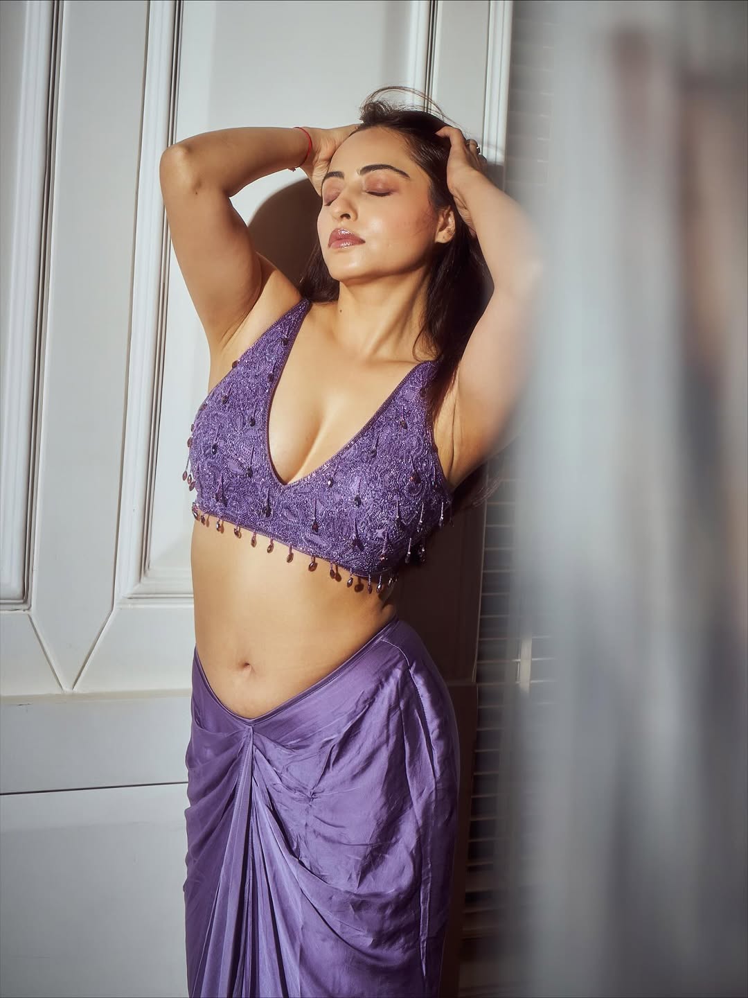 Niyati Fatnani Stuns in a Gorgeous Purple Saree Look