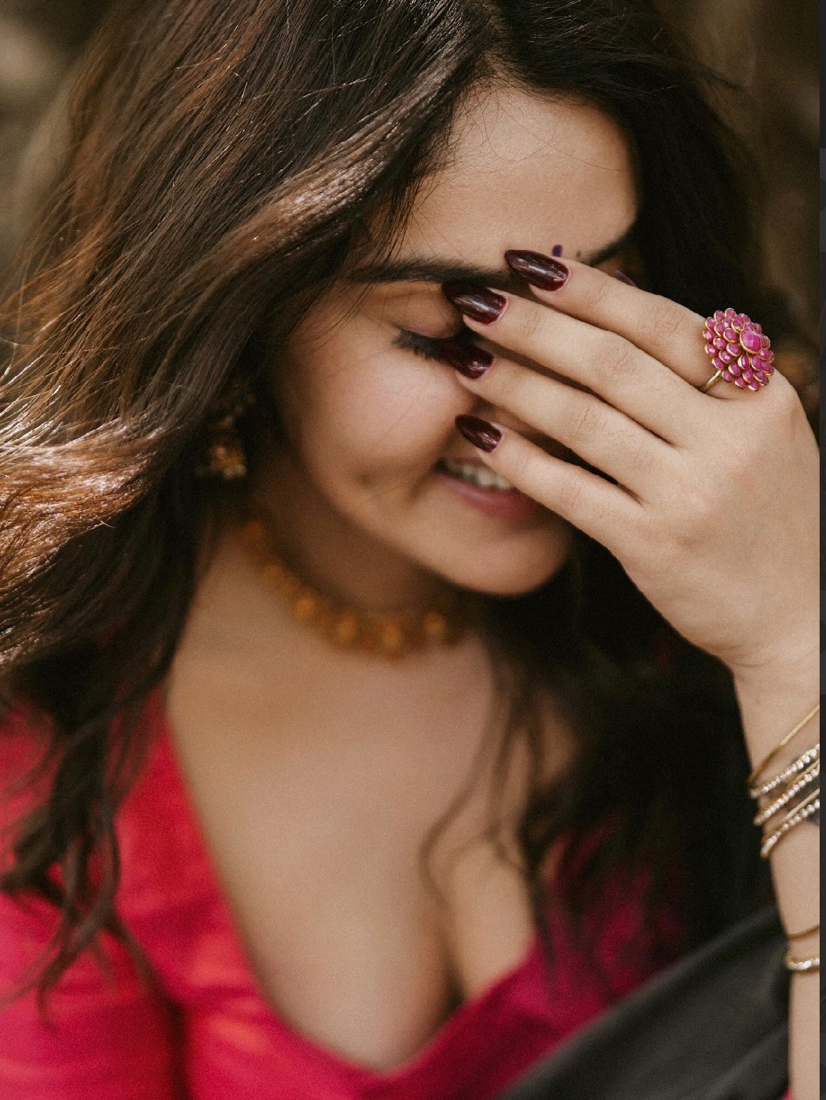 Sidhika Sharma’s Elegant Saree Look Exudes Traditional Charm and Glamour