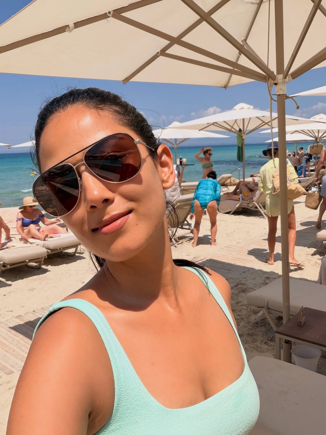 Mira Rajput Kapoor’s Effortless Beachfront Glam