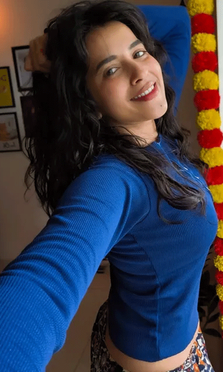 Komalee Prasad’s Good Hair Day Glow