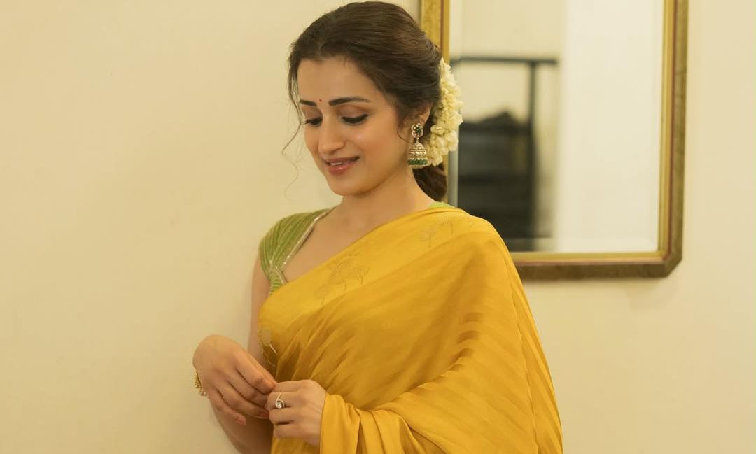 ప‌సుపు చీర‌లో ఏజ్‌లెస్ క్వీన్ త్రిష కృష్ణ‌న్