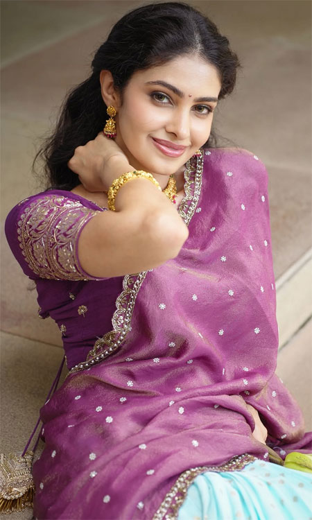Manasa Varanasi Radiates Traditional Glamour