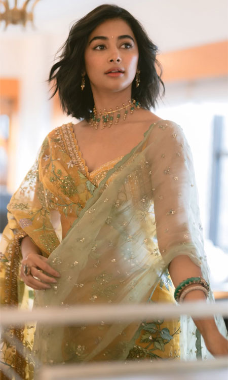 Pooja Hegde Redefines Glamour in Traditional Attire