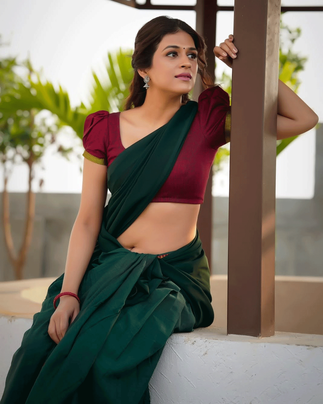 Shraddha Das’ Elegant Saree Look and Journey Across Indian Cinema