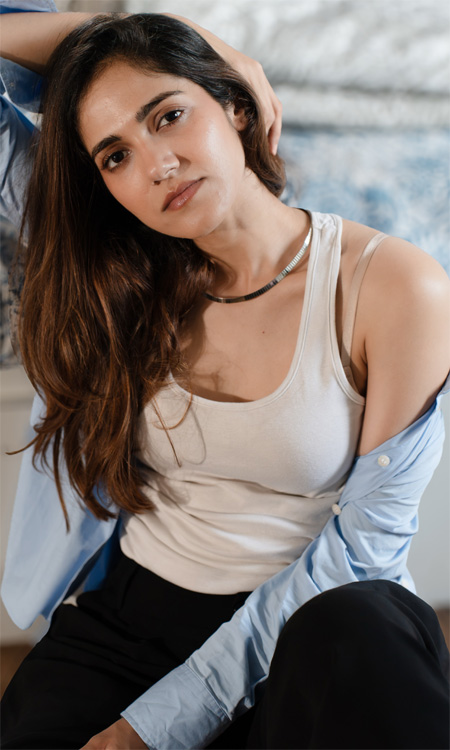 Simran Choudhary’s Chic Bedside Look