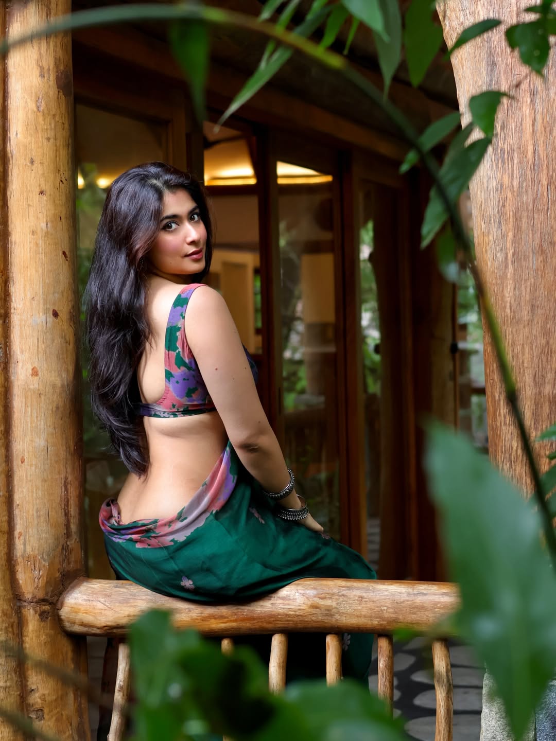 Nikita Sharma’s Serene Saree Look Captures Natural Beauty