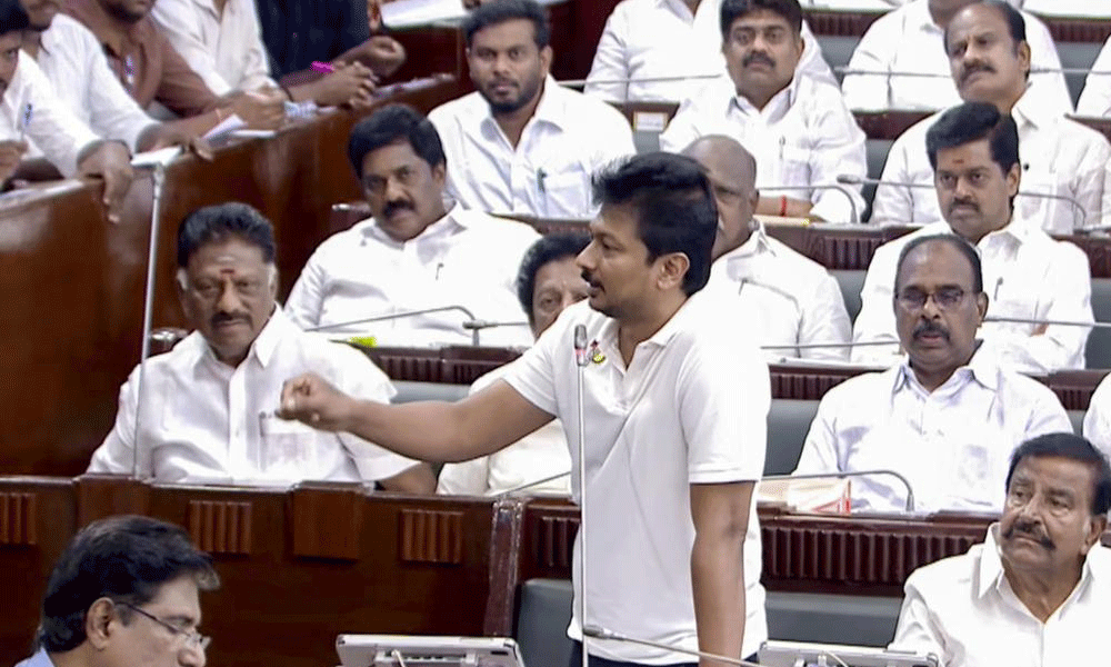 విజయ్ వెనక్కి తగ్గాల్సిందేనా.. దళపతిని ఇరకాటంలో నెట్టేసిన డీఎంకే