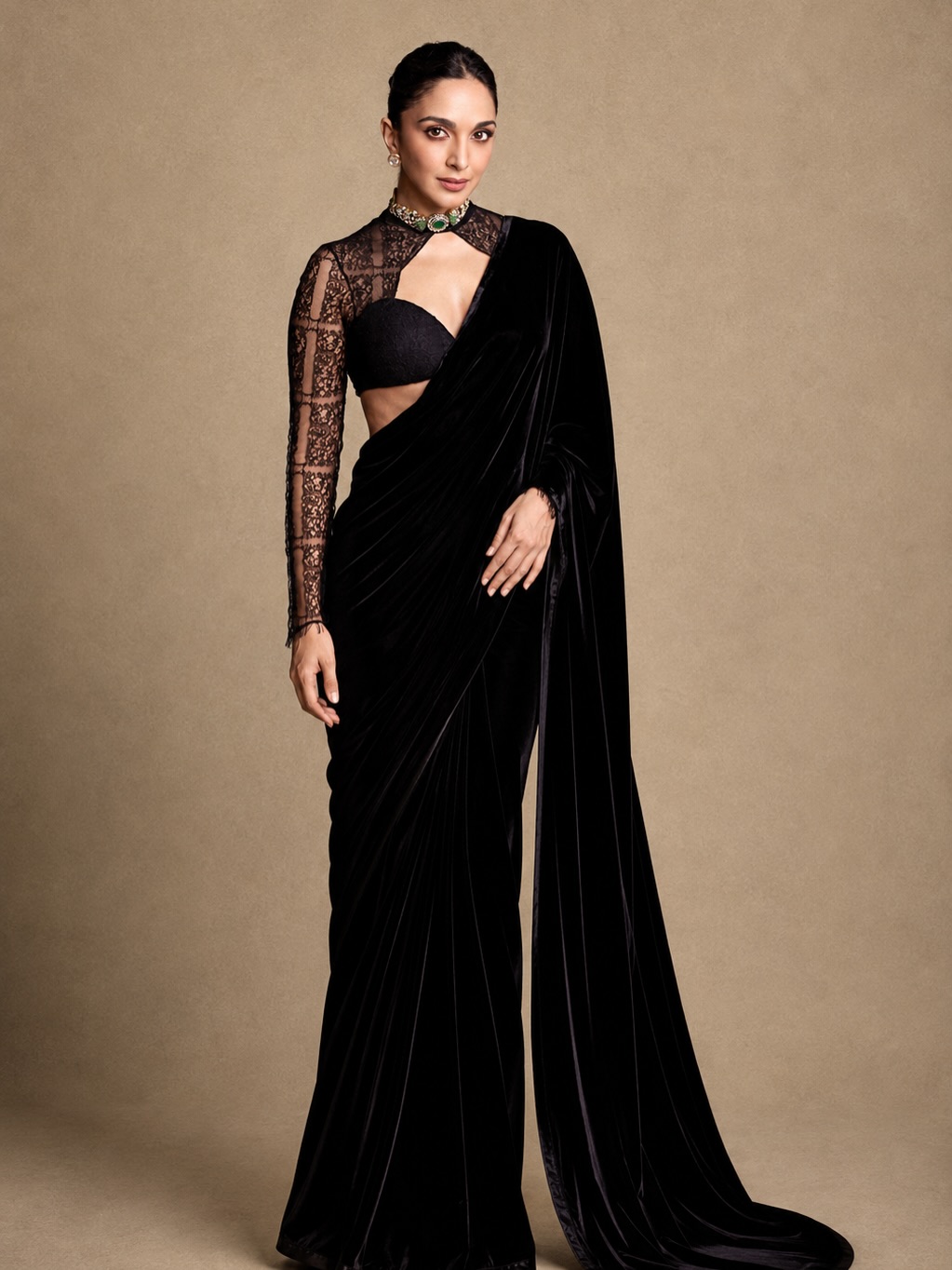 Kiara Advani Stuns in Black Look for Yash’s Toxic Promotions