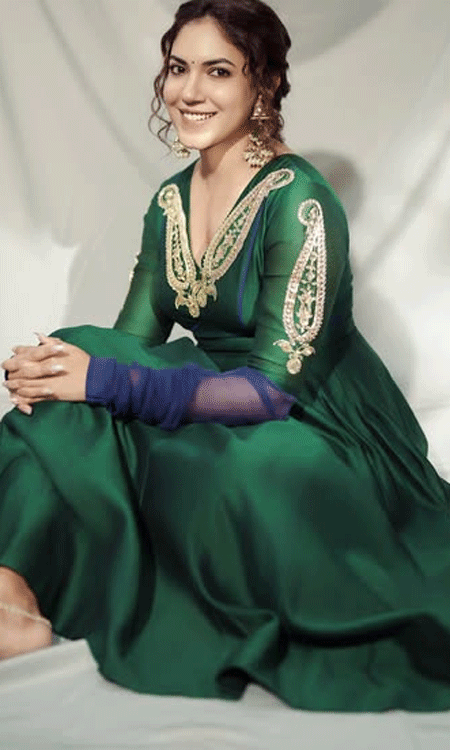 Desi Playful Vibes – Ritu Varma in Emerald Green