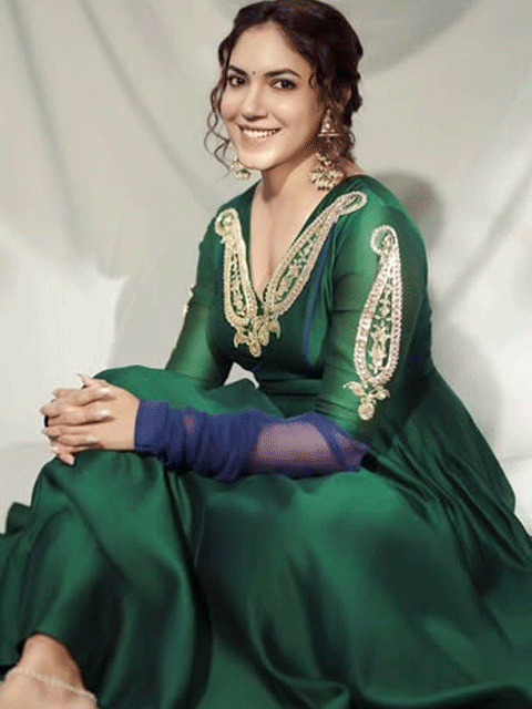 Desi Playful Vibes – Ritu Varma in Emerald Green