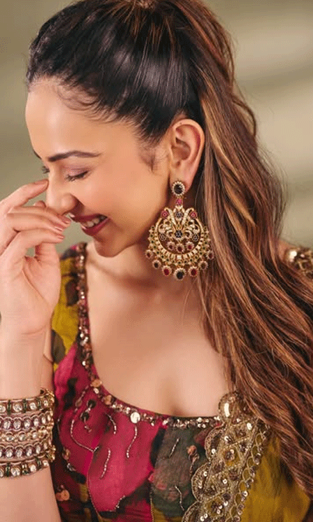 Menu Suit Aaj Suit Karda – Rakul Preet Singh Glows
