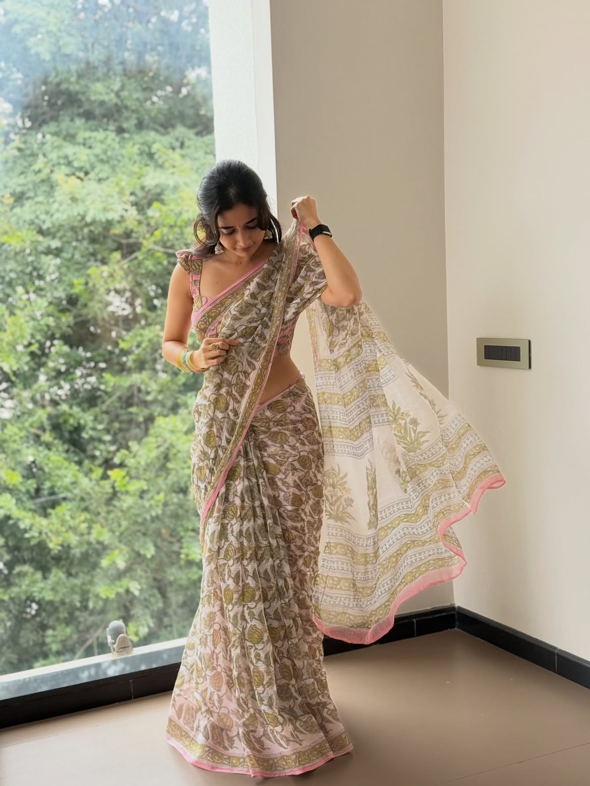 Ashika Ranganath’s Pastel Saree Look Is Pure Elegance