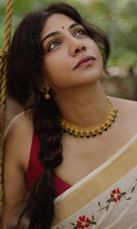 Madonna Sebastian Traditional Onam Saree Photos