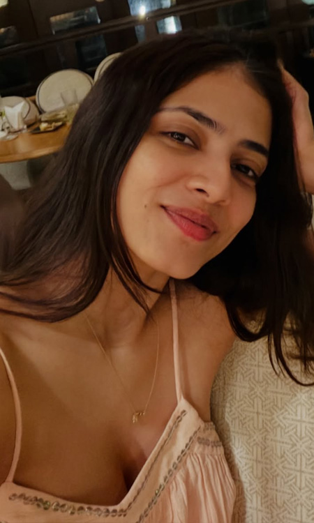 Malavika Mohanans Simple and Stylish Restaurant Selfie Wins Hearts