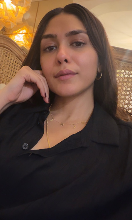 Mrunal Thakur Radiates Effortless Charm in Latest Selfie