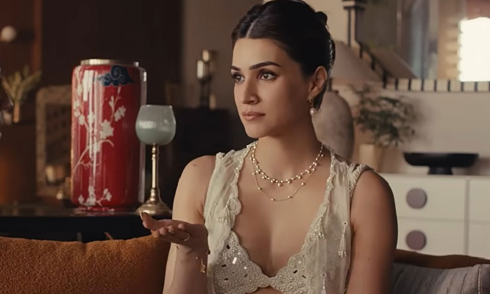 నటి డ్రెస్సింగ్ సెన్స్ .. ఇంత పొలిటికల్ రచ్చ అవసరమా?